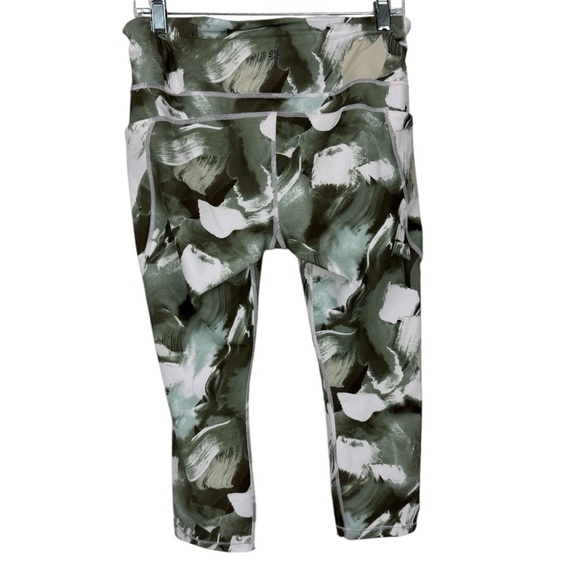 Athleta Ultimate Stash II Capri Leggings Women's Size L Painted Energy Olive - Picture 3 of 6